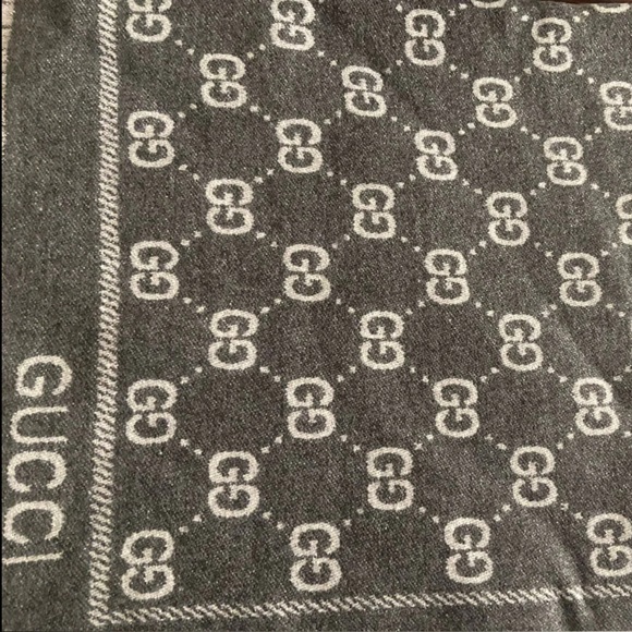 Gucci Gray and Black GG Logo Scarf - Picture 7 of 10